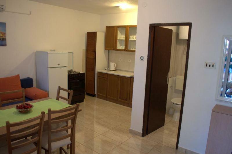 Apartments Mira โรกอซนิซา ภายนอก รูปภาพ